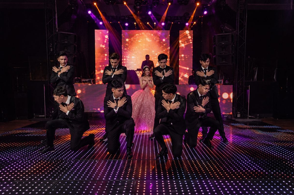 Coreografías y Vals para Quinceañeras y Bodas en Medellín