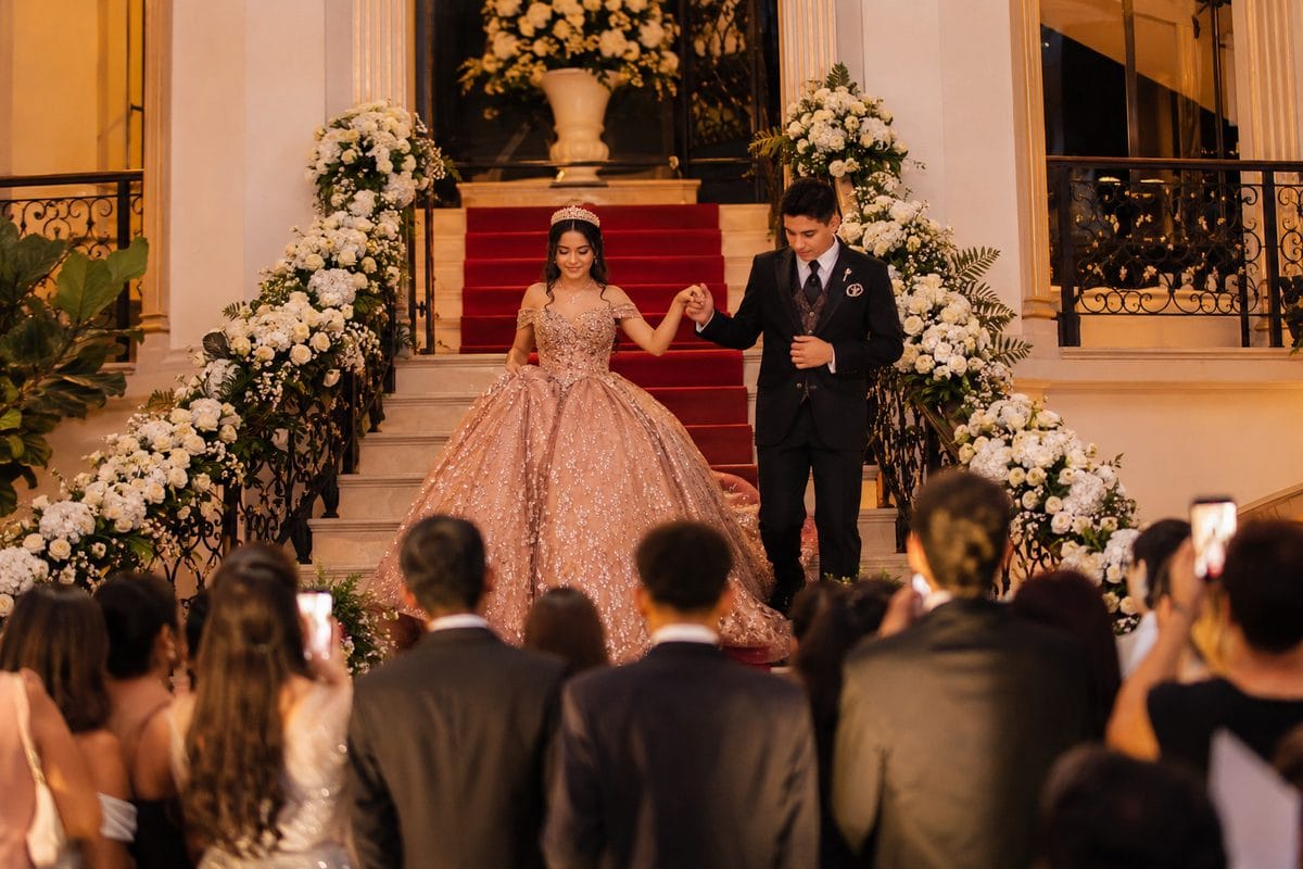Protocolo de entrada quinceañera